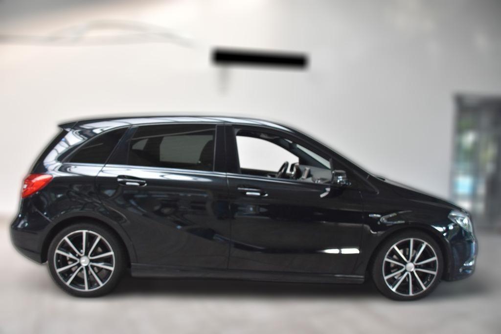 Mercedes-Benz B 180 NightP Bi-Xenon Klima SitzhzTeilleder PDC